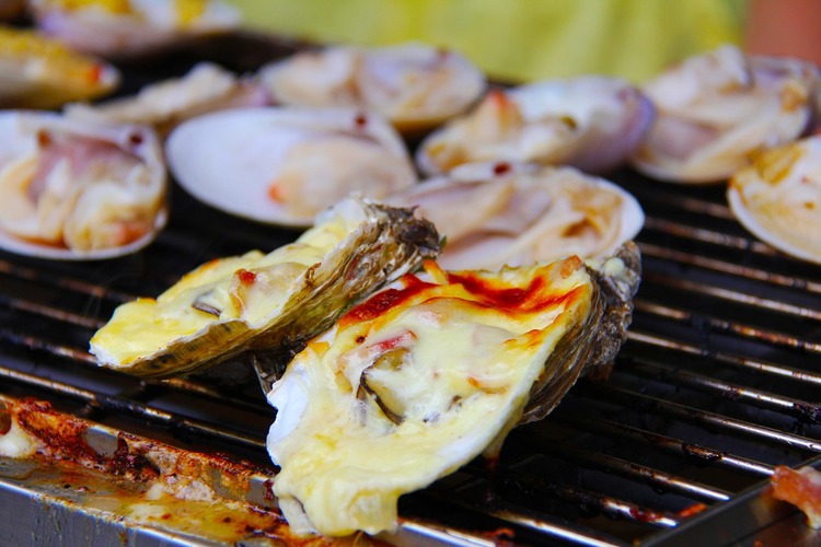 BBQ Recipe - BBQ Grilled Oysters with Cheese