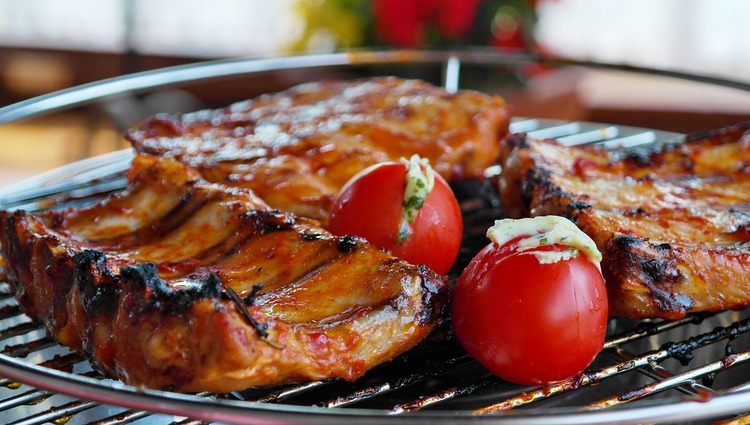 Barbecue Spare Ribs with Whole Tomatoes - BBQ Recipe