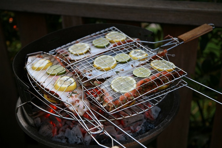 BBQ Recipe - BBQ Grilled Salmon with Limes and Lemons