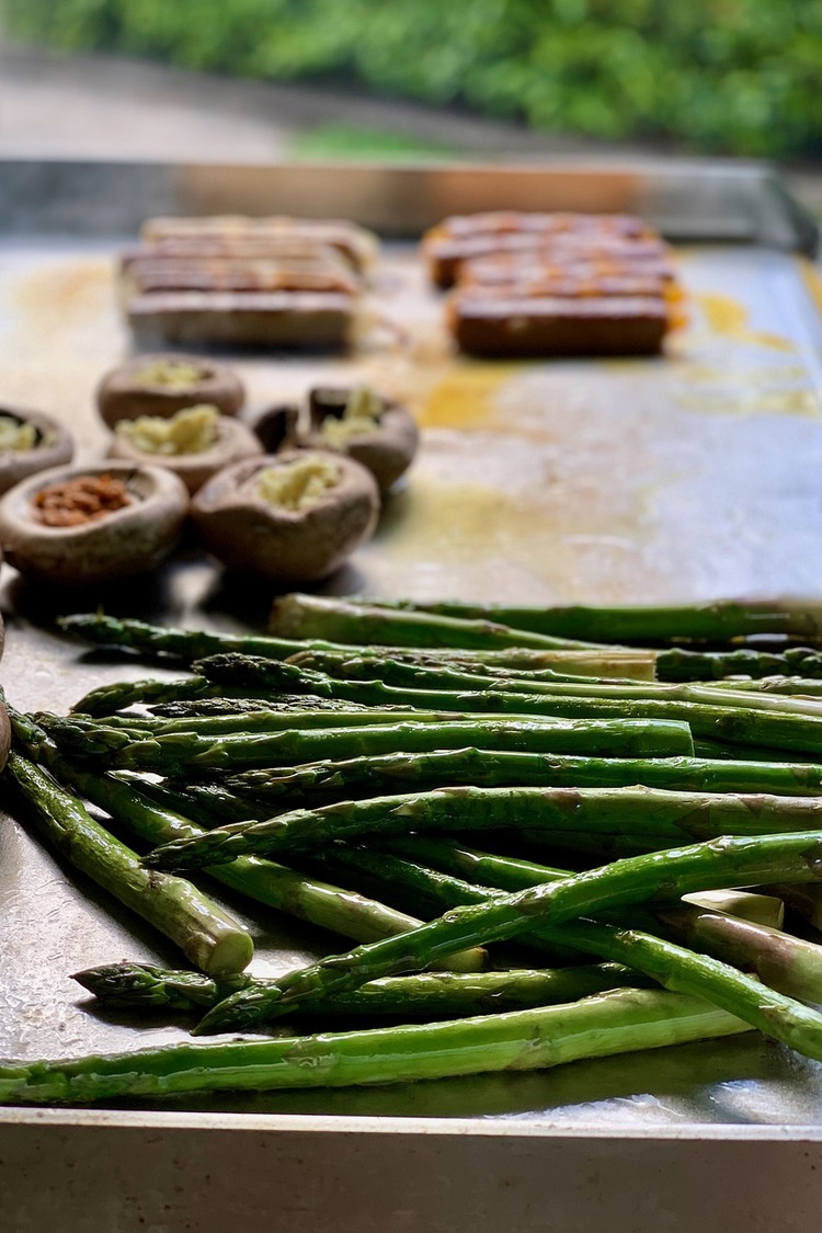 BBQ Recipe - Grilled Asparagus with Stuffed Mushrooms and Sausages